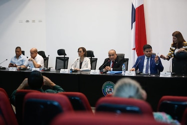 Diputados eliminan mesa tripartita y definen estrategia para debate de reformas a la CSS