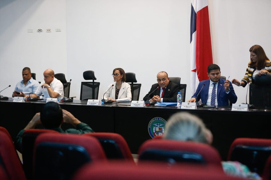 Bancadas legislativas ajustan propuestas para el segundo bloque del proyecto que reforma la CSS