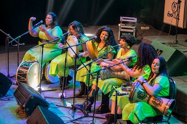 Percusionistas mujeres y sus tambores tabla rompen tabúes en Egipto