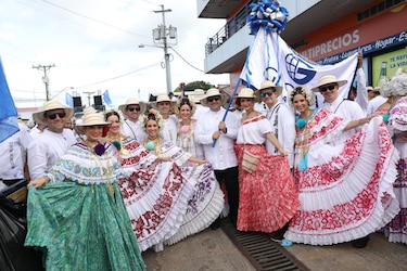 Polleras, alegría y orgullo: lo que se vivió en el desfile de las Mil Polleras