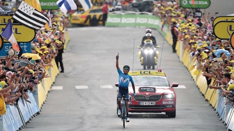 Nairo Quintana gana etapa y Egan Bernal acecha al líder