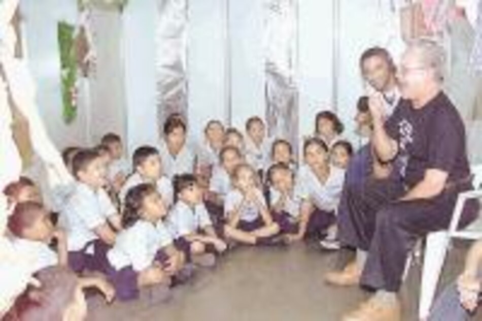 Los niños se apoderan del pabellón infantil en la feria del libro