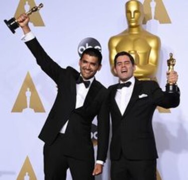 Bachelet recibe a ganadores del primer Oscar para Chile