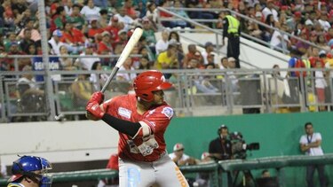 Panamá Metro castiga a Chiriquí en el Kenny Serracín