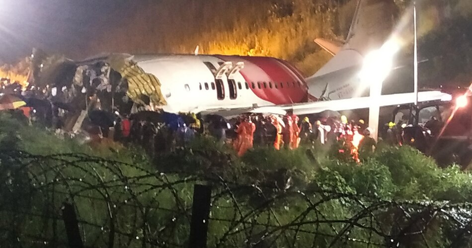 Avión de Air India con 195 personas sobrepasa la pista y se parte al intentar aterrizar; hay al menos 17 muertos y 15 heridos graves
