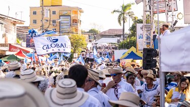 Global Bank celebra con orgullo y alegría una década participando en las Mil Polleras