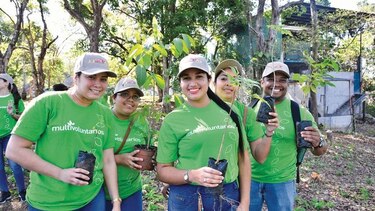 Multivoluntarios comprometidos contra el cambio climático