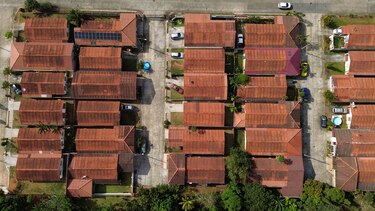Bancos estatales exigen 3% a promotores para liberar créditos de vivienda, encareciendo los costos