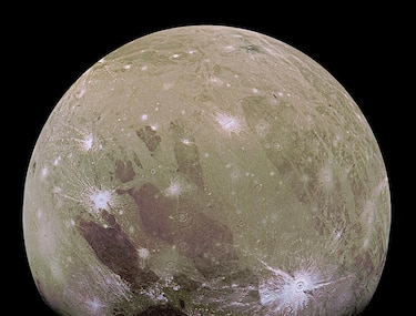 Descubren una forma de hielo que podría existir en lunas extraterrestres