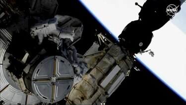 Astronautas de la NASA realizan caminata espacial fuera la ISS
