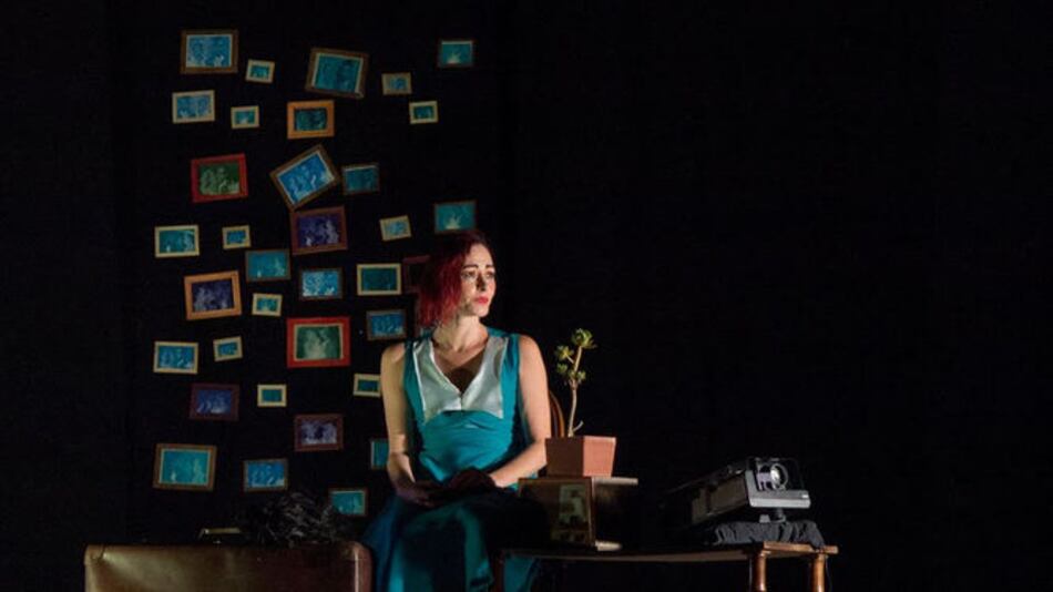 Monólogos de tres mujeres enjauladas