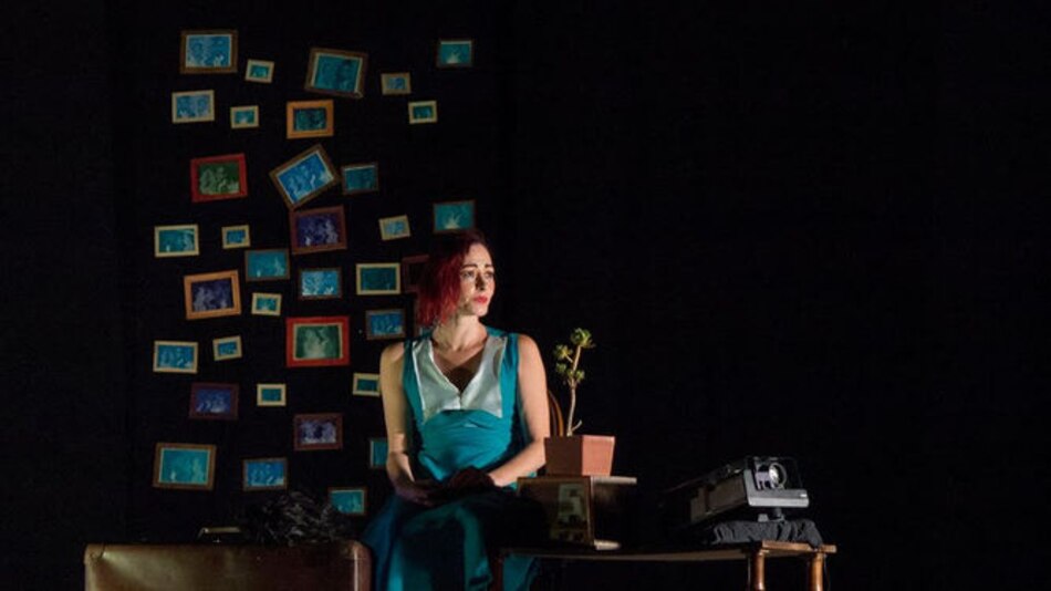 Monólogos de tres mujeres enjauladas