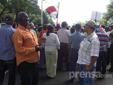 Jubilados cierran la vía Transístmica