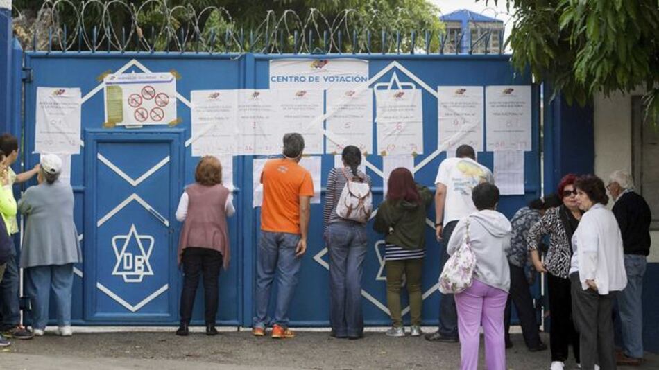 Venezolanos acuden a las urnas para renovar a la Asamblea Nacional