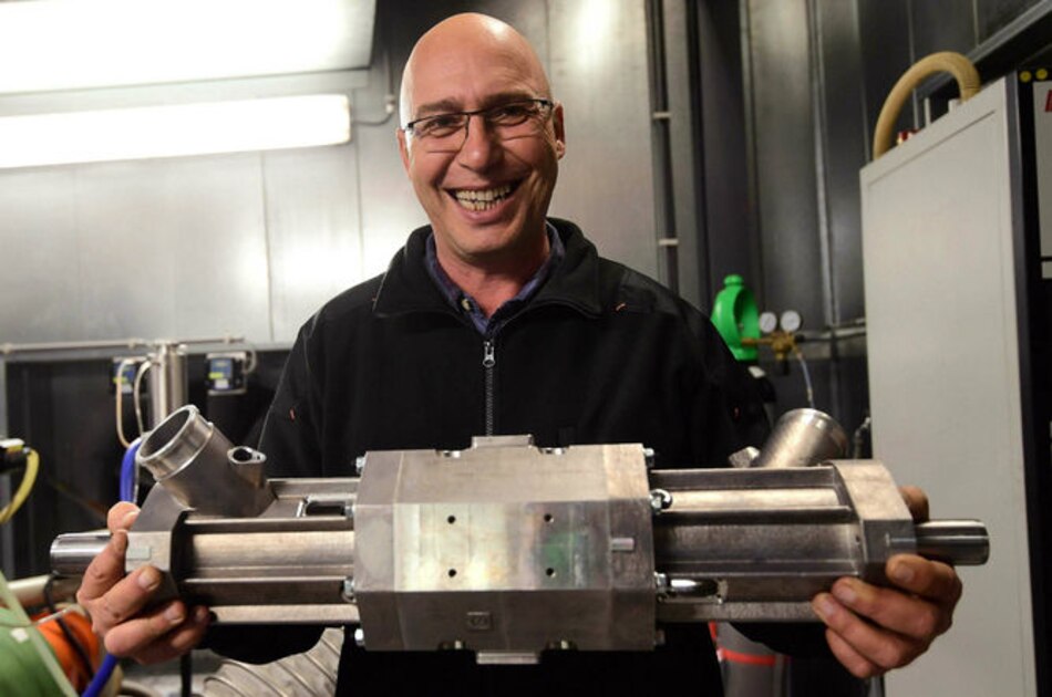 Empresa israelí inventa motor de 100 dólares capaz de recorrer 1,600 kilómetros con un solo tanque