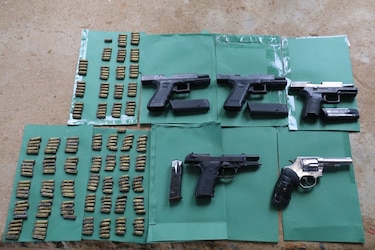 Decomisan 5 armas, 298 municiones, drogas y videojuegos en pabellones 11 y 12 de la Joyita