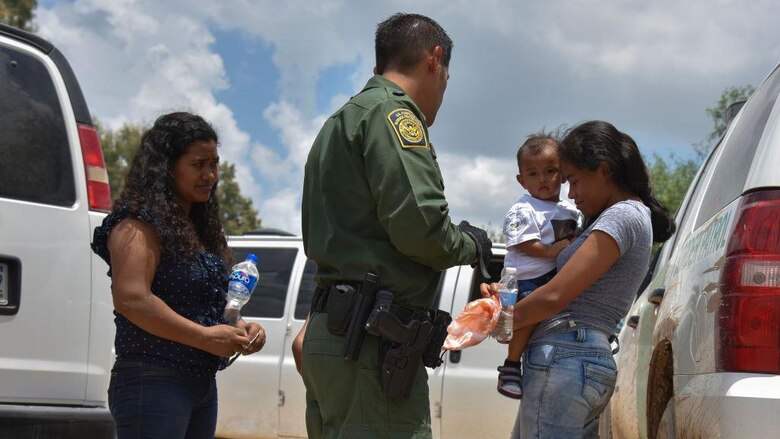 Jenny Lisette Flores, la niña salvadoreña que dio nombre al acuerdo de protección de menores migrantes detenidos que Trump quiere eliminar