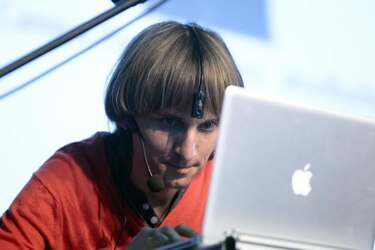 Neil Harbisson, reconocido como el primer "cyborg" de la humanidad