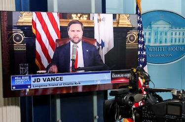 Los empleados que están siendo despedidos en Estados Unidos por sus mensajes en redes sobre el asesinato de Charlie Kirk