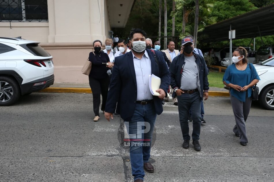 Grupo de 12 personas pide sumarse al amparo contra el acuerdo para construir el nuevo mercado