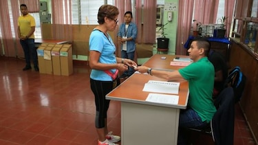 Abren mesas de votación en primarias del PRD