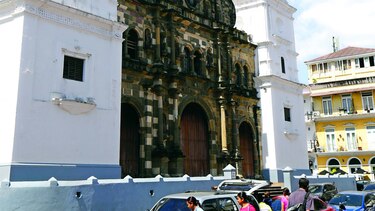 Gobierno dona millones de dólares a la Iglesia católica