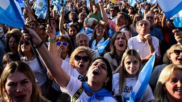 Macri celebra un acto multitudinario a ocho días de las elecciones