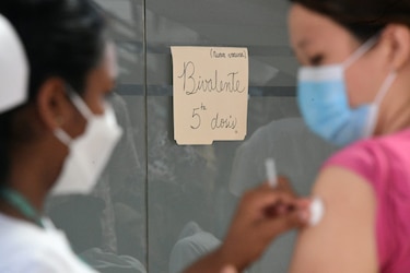 FDA simplifica uso de las vacunas bivalentes