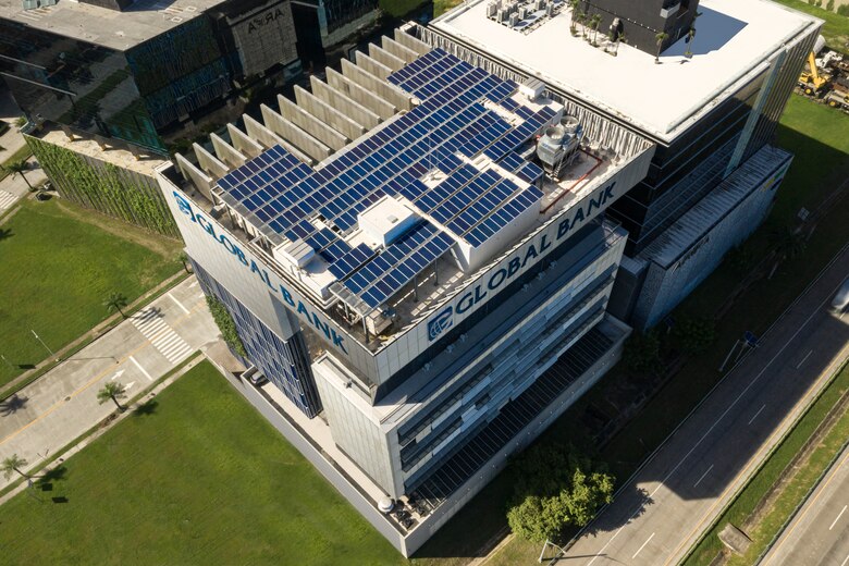 Global Bank: un banco panameño que lidera en su industria el camino hacia un futuro más sostenible