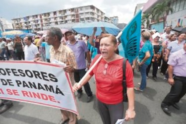 Docentes convocan huelga de 48 horas