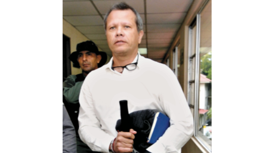 West Valdés seguirá detenido; concluye audiencia del caso Caja de Ahorros