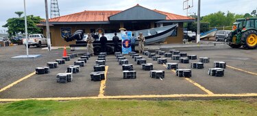 Senan decomisa 1,345 kilos de drogas en Punta Mala y arresta a tres colombianos