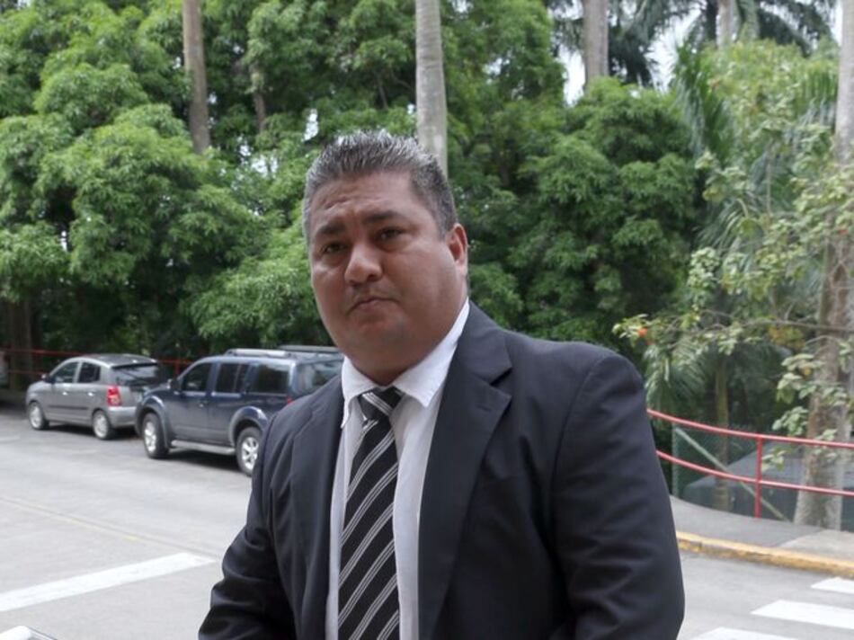 Exjuez Ballesteros amplía denuncia