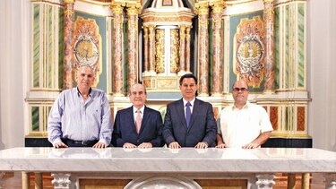 Internacional de Seguros dona mesa para el altar de la Catedral Metropolitana