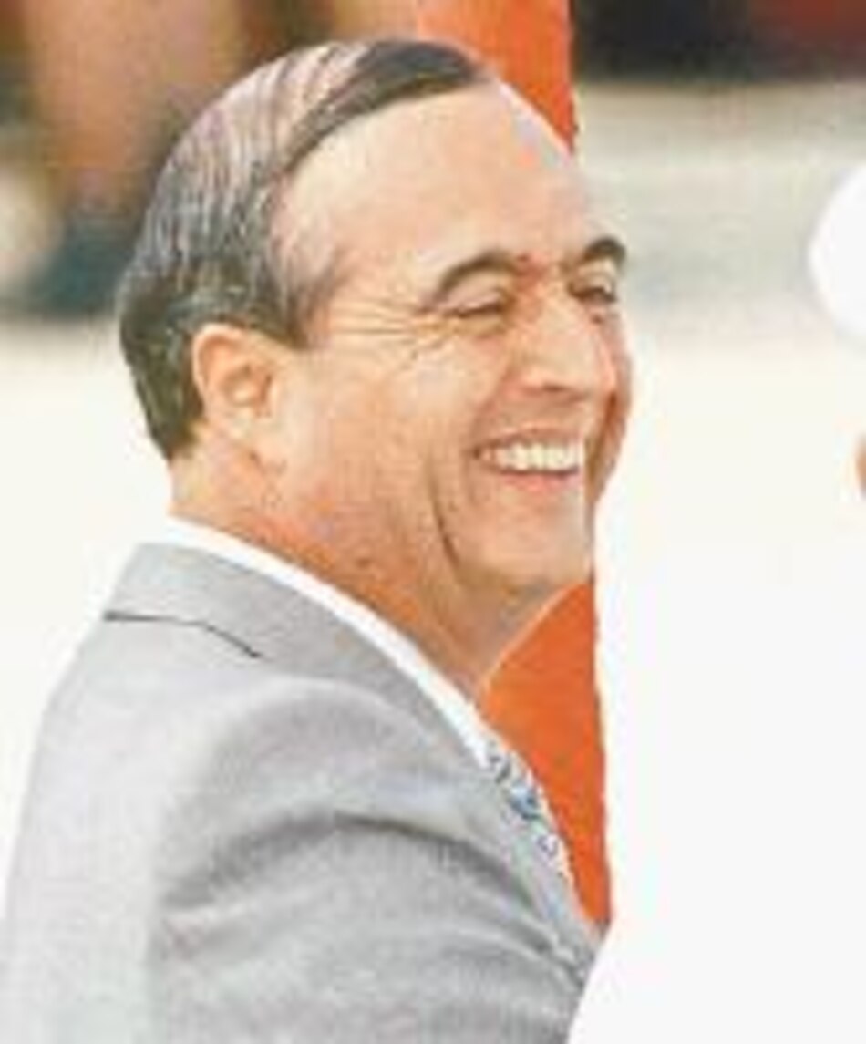 Buscan velero en el que escapó Montesinos