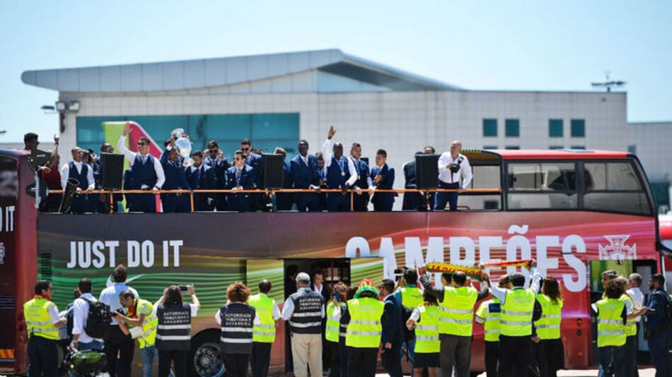 Portugal, exultante, recibe a Ronaldo y a los suyos como héroes