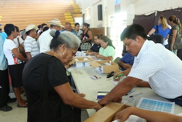 Entregan 14 mil tarjetas clave a  beneficiarios de '120 a los 65' en Veraguas