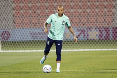 Fiscalía pide nueve años de cárcel para Dani Alves por violar a una joven en una discoteca