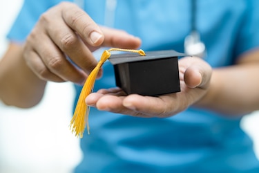 Las respuestas de las universidades al informe del examen de certificación médica