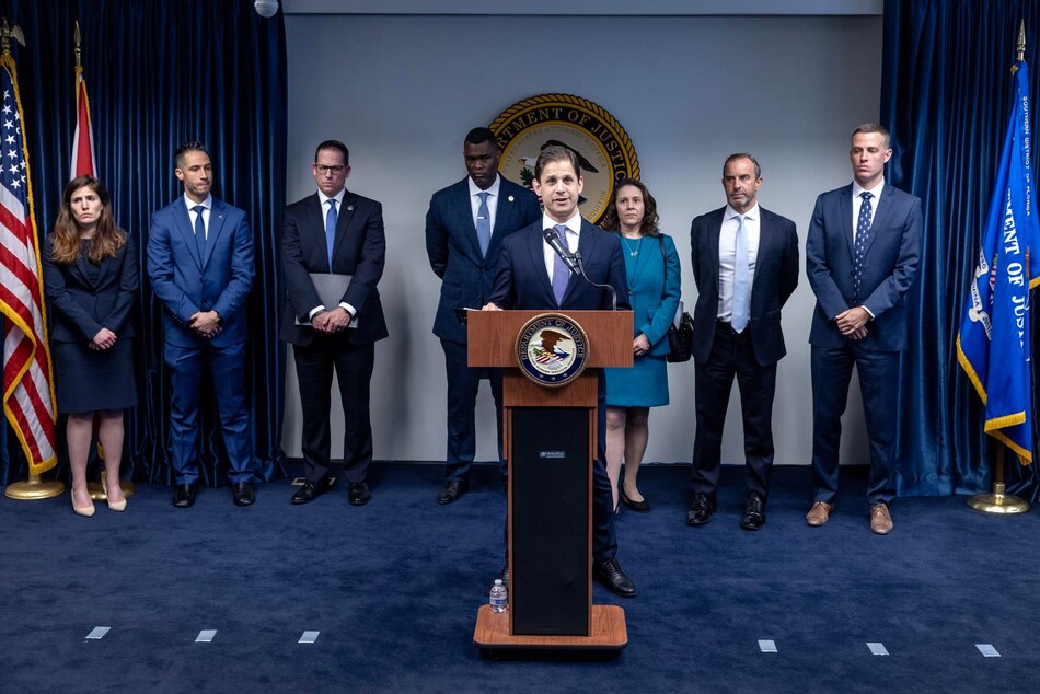 Sentencian a 15 años al exembajador de Estados Unidos Víctor Rocha por caso de espionaje para Cuba