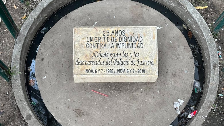 Las 28 horas de terror de la Toma del Palacio de Justicia en Colombia, que 40 años después sigue siendo una herida abierta en el país