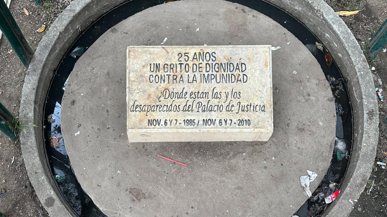 Las 28 horas de terror de la Toma del Palacio de Justicia en Colombia, que 40 años después sigue siendo una herida abierta en el país