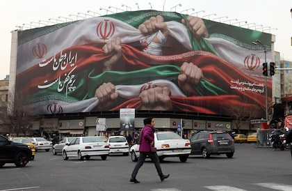 Trump cancela diálogo con Irán y dice a los manifestantes que la ‘ayuda está en camino’