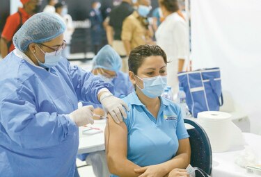 El impacto de la vacunación en el control de la pandemia se espera para fin de año