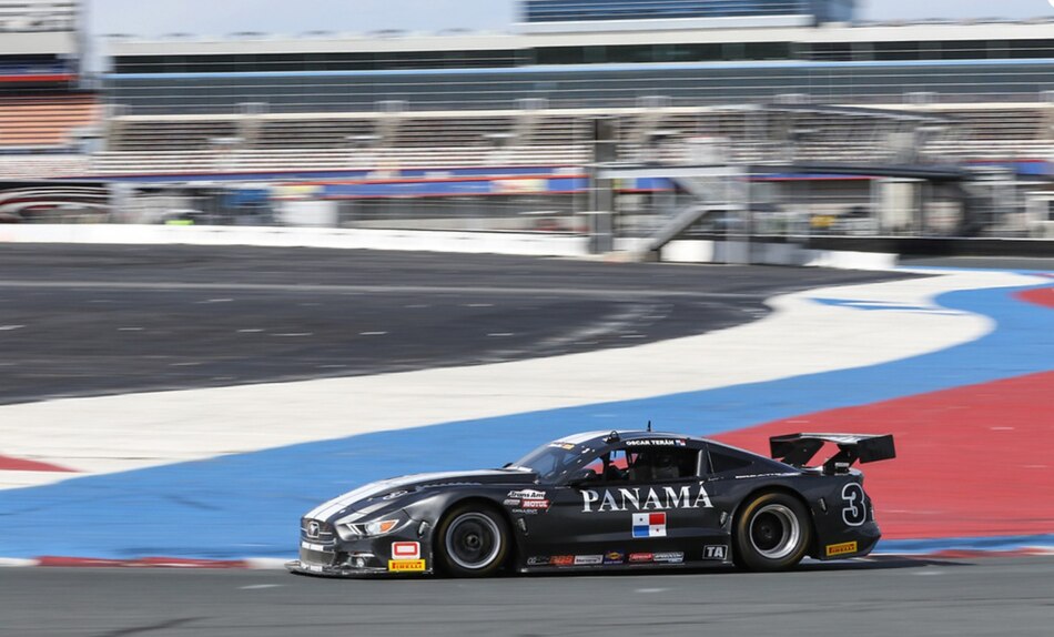 El piloto panameño Óscar Terán obtiene el triunfo en Charlotte