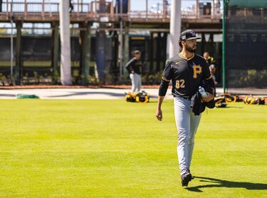 Justin Lawrence consultará a un especialista por lesión en el codo derecho