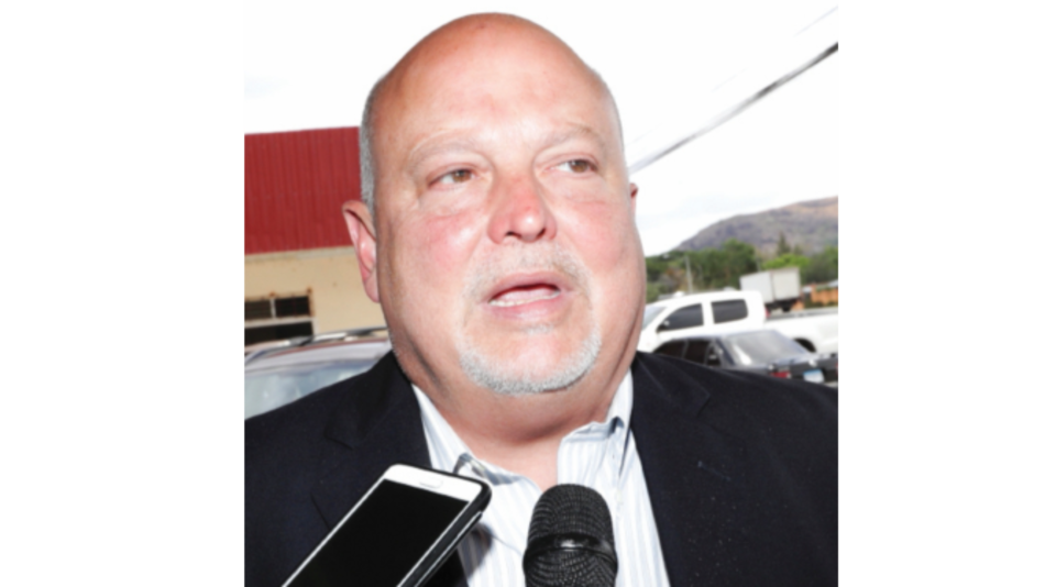 Condenan a Richard Fifer por un caso de estafa