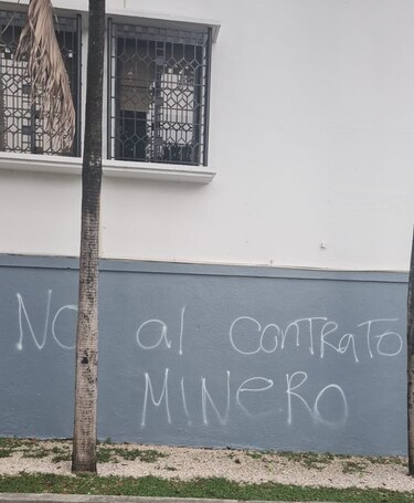 Vandalizan la sede de la Cámara de Comercio