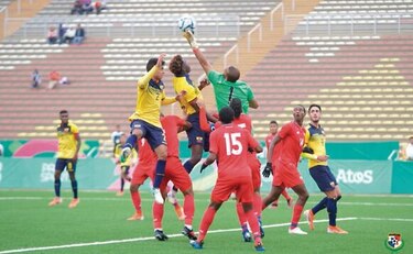 Panamá empata y sueña con semifinal