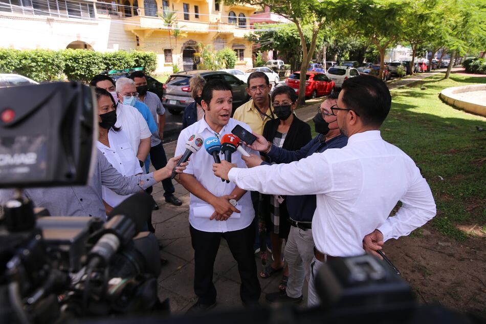 Sigue la polémica por el mercado del marisco en Calidonia